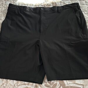 Izod Men's Swingflex Cargo Golf Shorts Size 42 Black